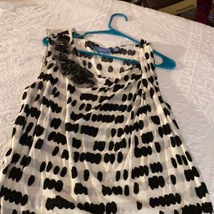 Vera Wang Sleeveless Top with Black Design